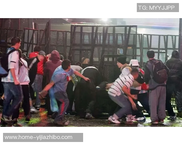 足球流氓的狂热与暴力背后：探寻球迷文化的阴暗面与社会影响